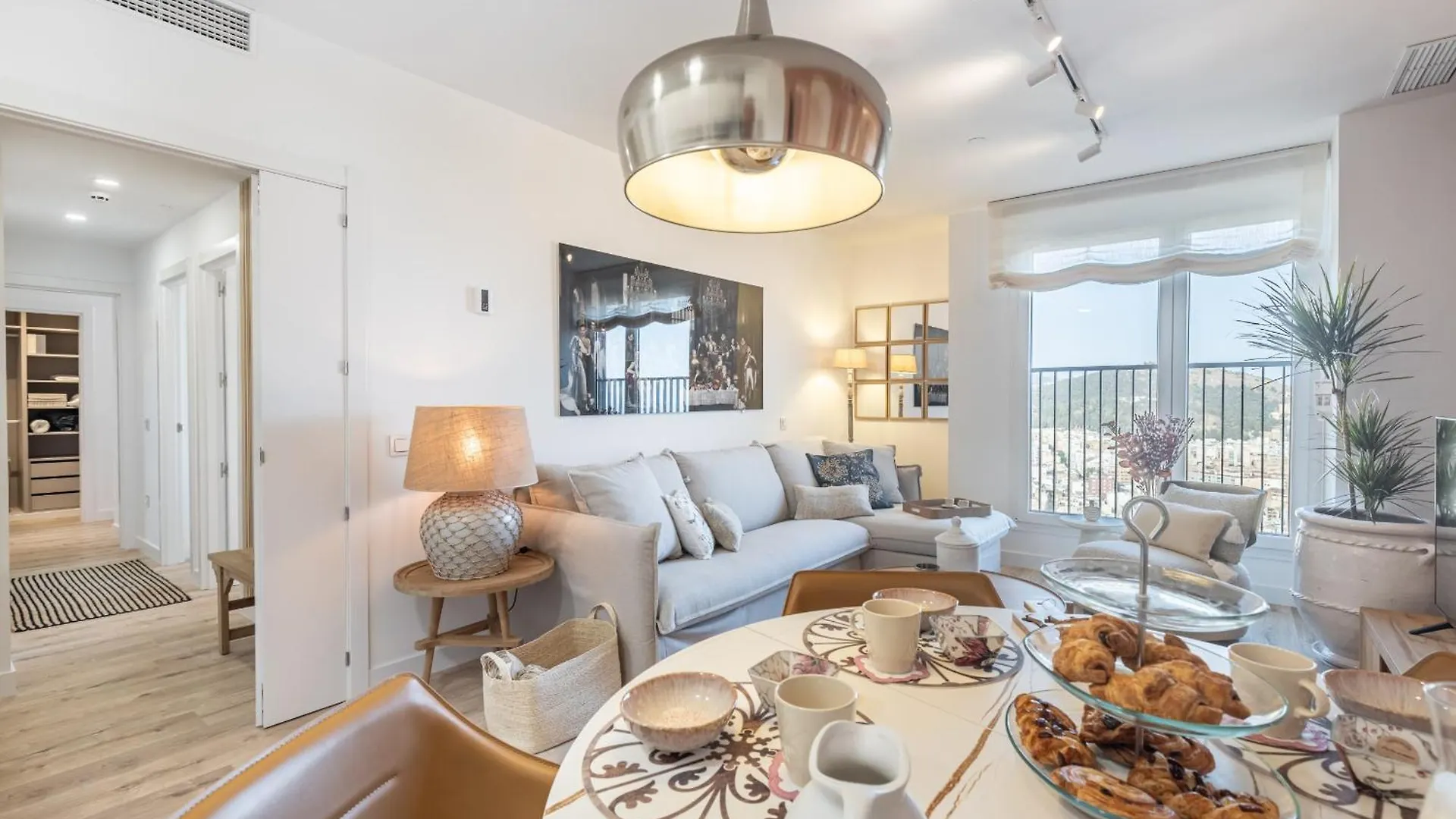Malaga Skyline 8 Pool & Parking Free Apartment