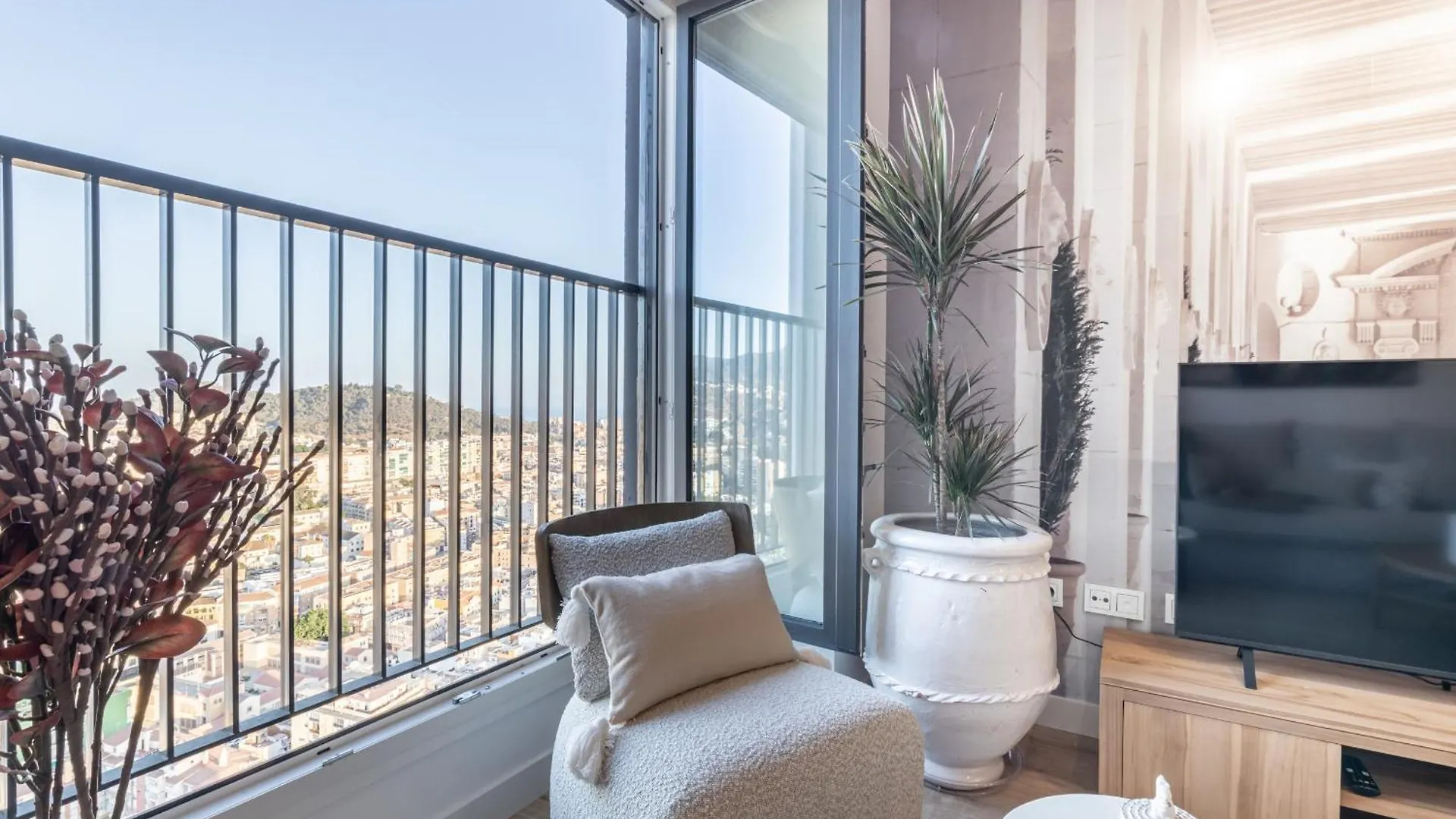 Malaga Skyline 8 Pool & Parking Free Apartment