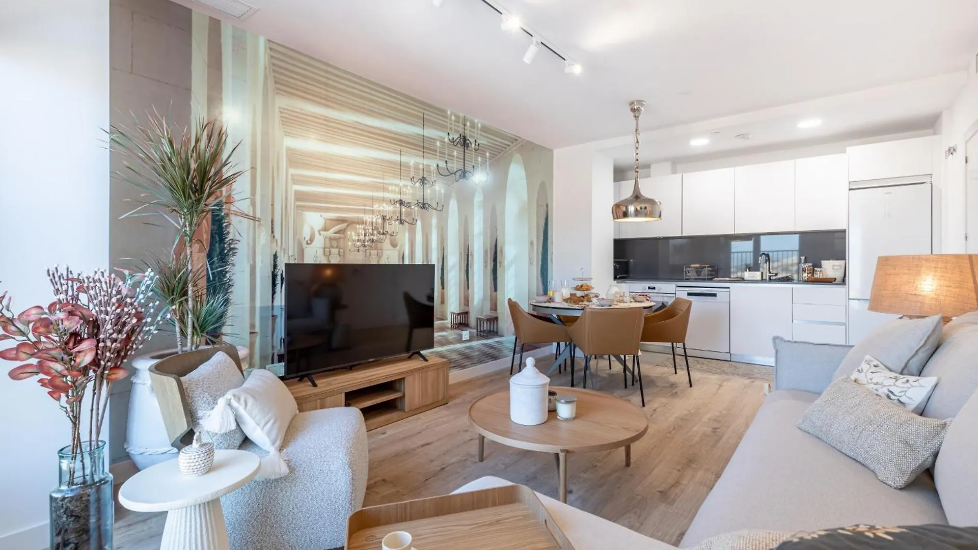 Malaga Skyline 8 Pool & Parking Free Apartment