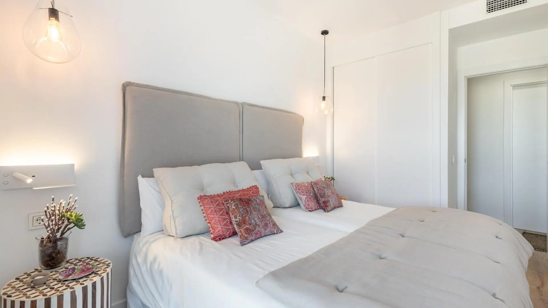 Malaga Skyline 8 Pool & Parking Free Apartment