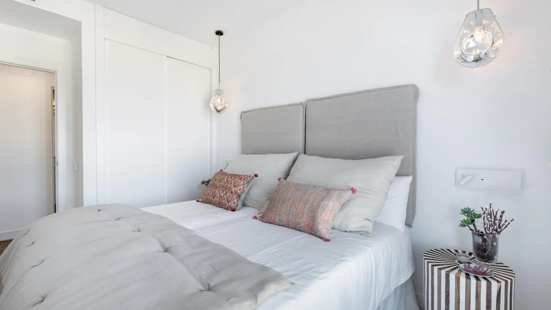 Malaga Skyline 8 Pool & Parking Free Apartment